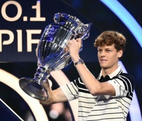 星空体育官方入口-辛纳主场捧起年终第一 缺德约的总决赛看什么？